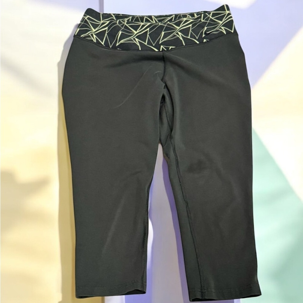 Black Capri Active Leggings with Patterned Waistband